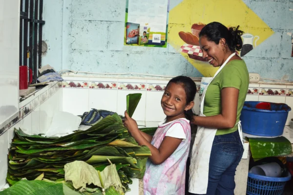 Feeding in Guatemala-7343